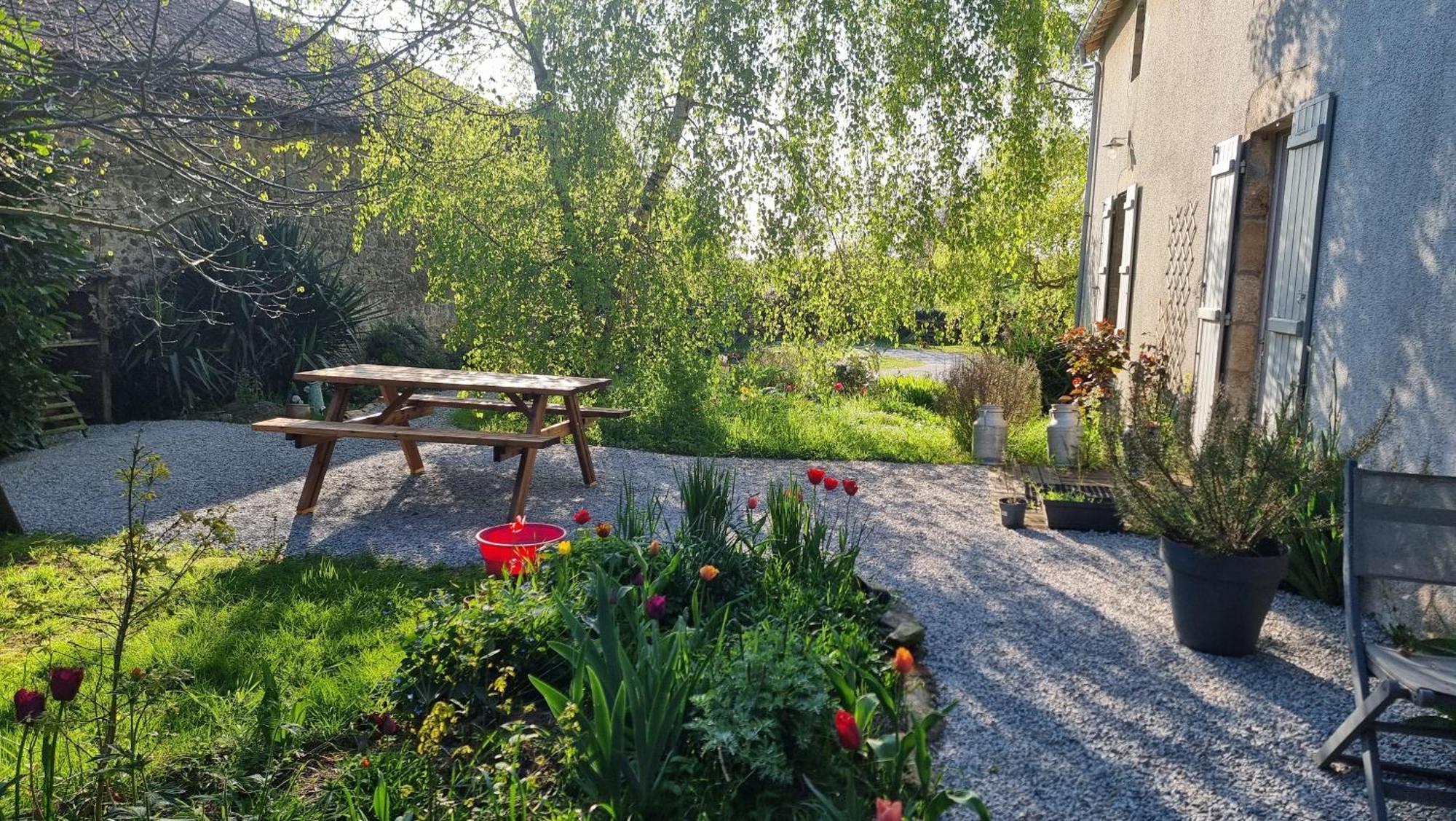 Chambres Et Gite Dans Un Lieu Calme Et Champetre Gourge Les Grippeaux Proche Parthenay エクステリア 写真